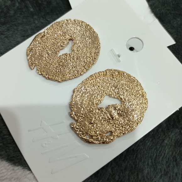 H&M Accessories - Antique gold ear stud